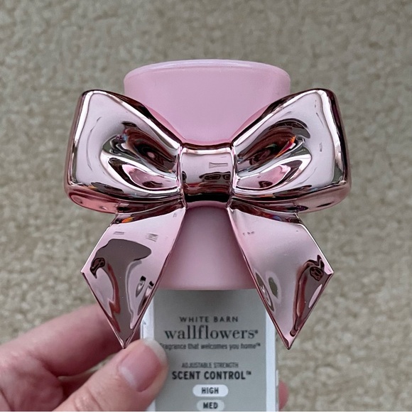 Bath & Body Works Pink Bow Scent Control Wallflower Plug - Picture 3 of 15